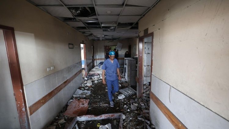 Israele-Hamas: raid su ospedale a Gaza, morti giornalisti e dichiarata la carestia ONU